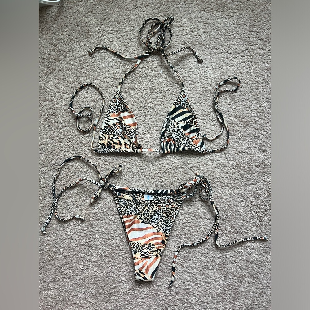 Andy Bagus leopard bikini